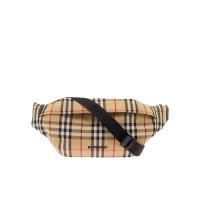 BURBERRY徽标格纹可调节夹扣斜挎胸包背面拉链口袋手绘边缘金属配件青年社