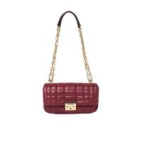 女款小号绗缝单肩包金属配件可调肩带内袋设计