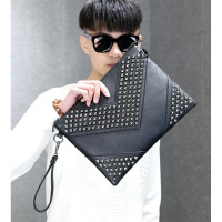 时尚男包包2018新款夏季韩版单肩包潮铆钉手拿包休闲斜挎包信封包