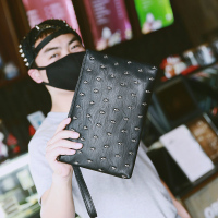 新款个性鬼头手包 2018夏季韩版手拿包男士复古公文包潮斜跨包包