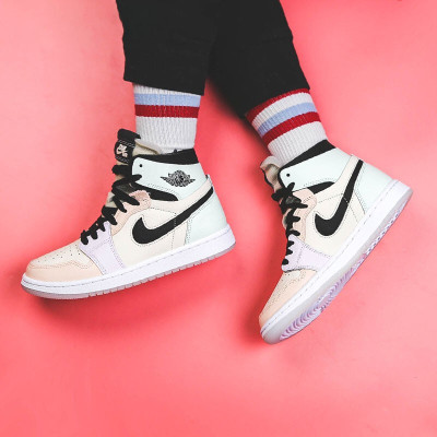 耐克(NIKE)女鞋 AJ1高帮篮球鞋 时尚潮流舒适 马卡龙色彩拼接 缓震透气舒适运动篮球鞋女CT0979-101