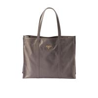 普拉达(PRADA)女士大号托特包时尚皮革设计金属徽标双口袋单肩包