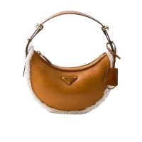 普拉达(PRADA)女士小号单肩包羊毛皮可调节手柄拉链闭合时尚购物