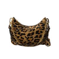 可调节链条单肩包 女士时尚拉链设计金属装饰包包