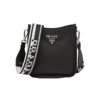 普拉达(PRADA)女士迷你徽标单肩包金属配件可拆卸肩带实用百搭配