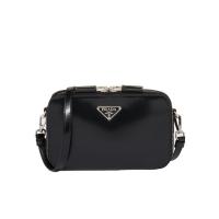 普拉达(PRADA)织物皮革拼接徽标拉链单肩包时尚百搭配件男士斜挎