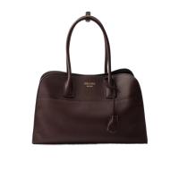 普拉达(PRADA)女士小牛皮单肩包大容量实用三口袋可拆卸钥匙圈金