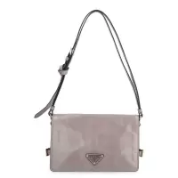 普拉达(PRADA)女款真皮磁吸翻盖单肩包手提斜挎包大容量实用金属