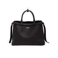 普拉达(PRADA)女士真皮中号单肩包带扣装饰可调节肩带实用大容量