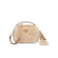 普拉达(PRADA)女士羊毛皮单肩包可调节肩带徽标装饰小巧便携通勤