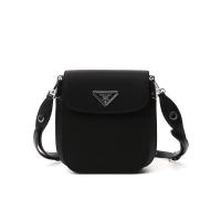 普拉达(PRADA)女款单肩包大容量实用百搭配饰翻盖可调节肩带内置