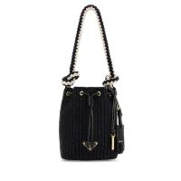 普拉达(PRADA)女士迷你桶包编织单肩包金色五金装饰时尚百搭配饰