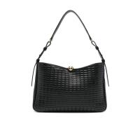 FURLA小牛皮女士单肩包大容量实用性强金属铆钉装饰时尚百搭配件