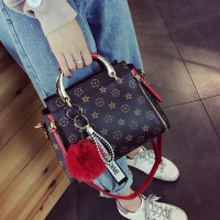 包包女2018新款韩版时尚印花小包包手提包女包毛球挂件单肩斜跨包