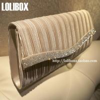 新款褶皱水钻手拿单肩斜跨包小女包晚宴包新娘礼服宴会包