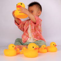 智扣小黄鸭洗澡发声小鸭子戏水玩具婴儿宝宝戏水捏捏叫男女孩儿童游泳玩具