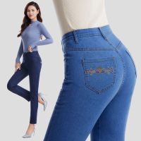 [弹力舒适]高腰弹力直筒牛仔裤大码百搭长裤子刺绣女装修身显瘦