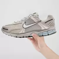 NIKE耐克跑步鞋ZOOM VOMERO 5 SE轻便透气低帮男鞋FZ3653-104 C