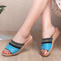拖鞋女夏天外穿2019新款时尚真皮中跟坡跟百搭平底大码妈妈凉拖鞋
