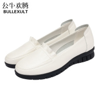 公牛欢腾2021妈妈鞋子真皮软底女圆头休闲套脚春秋单鞋中老年平底防滑女士皮鞋
