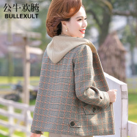 公牛欢腾2021妈妈秋装外套新款洋气中年女装春秋连帽短款夹克时尚大码上衣