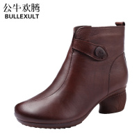 公牛欢腾2021民族风短靴女真皮加绒女靴粗跟马丁靴复古中跟软底舒适妈妈短筒靴