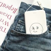 创意清新可爱呆萌表情线条简约轻薄移动电源充电宝自带线苹果安卓