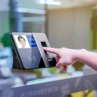 得力(deli)13750人脸识别考勤机无线WIFI异地联网面部打卡指纹人脸一体