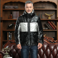 公牛欢腾20202020冬季新款男士大码外套中年爸爸装连帽白鸭绒中老年男装羽绒服