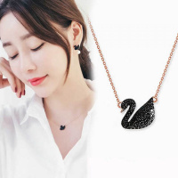 黑天鹅项链女钛钢18k玫瑰金锁骨链韩百搭红天鹅项链闺蜜 necklace