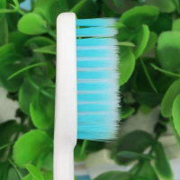 高露洁三笑牙刷成人中毛软毛牙刷30支家庭装经典款洁净护龈邮