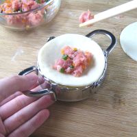 不锈钢饺子器大小号饺子神器 厨房创意饺模具 塑料饺子夹工具