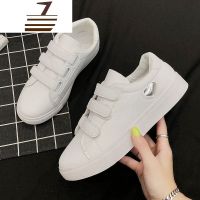 尗卡小白鞋皮面女薄款爱心百搭休闲风学生韩版初中生2020款白鞋休闲鞋