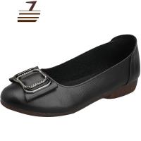 尗卡脚胖宽大码女鞋一脚蹬平底鞋2020舒适软底中年皮鞋妈妈鞋单鞋