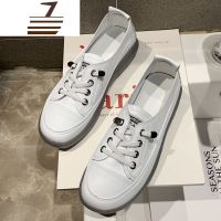 尗卡鞋子女2020新款网红学生小白鞋果冻底小雏菊休闲百搭港风板鞋休闲鞋