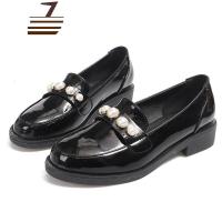 尗卡2020流行女鞋新款41一43大码小皮鞋女英伦复古配裙子黑色珍珠单鞋