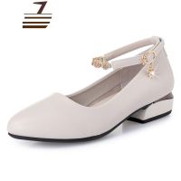 尗卡单鞋2020新款中跟粗跟中老年妈妈真皮女式一字扣软底跳舞皮鞋