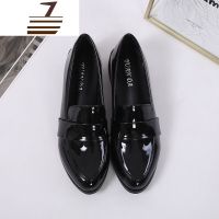 尗卡大码女鞋2020新款小皮鞋女英伦配裙子尖头单鞋女一脚蹬黑色工作鞋