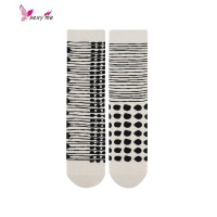 ] 千格鸟不对称AB袜 运动棉中筒袜子男女潮袜 FISH BASKET丝袜/打底袜/袜丝袜