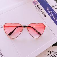 MOXUAN网红爱心墨镜女ins街拍时尚夏季太阳镜少女复古港风心形眼镜