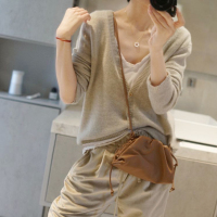 艳如飞春秋新款韩版V领开衫毛衣薄款外套宽松短款针织外搭大码女装大码女装