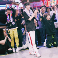 艳如飞王一博街舞同款衣服白色运动裤女嘻哈宽松hiphop裤子春夏卫裤男潮T恤