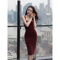 艳如飞迪丽热巴同款酒红色吊带连衣裙女秋装丝绒收腰性感包臀宴会礼服连衣裙