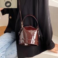 手提小包包女2020新款韩版潮网红时尚百搭漆皮单肩斜挎包医生包 艾狄伊娃手提包