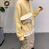 韩国小众设计新款酷酷的百搭小胸包单肩斜挎简约纯色复古饺子包潮 艾狄伊娃女斜挎包