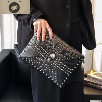 欧美时尚铆钉皮质手拿包软皮拼接手抓骷髅头单肩包男女手包包潮流 艾狄伊娃