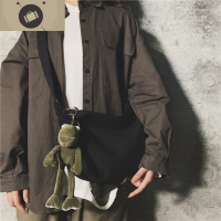 斜挎包男女潮牌帆布单肩包学生潮流日系嘻哈饺子挎包男复古邮差包 艾狄伊娃斜挎包男