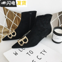 2022秋新款尖头细跟高跟短靴女金属饰扣BB字母中跟女鞋及踝马丁靴启如