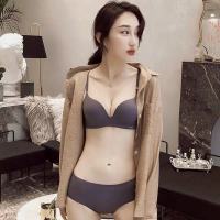 一片式无痕内衣女小胸聚拢厚款无钢圈胸罩上托防下垂性感文胸套装