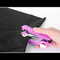  易操作迷你型手握电动手缝小缝纫机穿线器家用机手提针线工具妈妈 2件(缝纫机颜色随机)  
